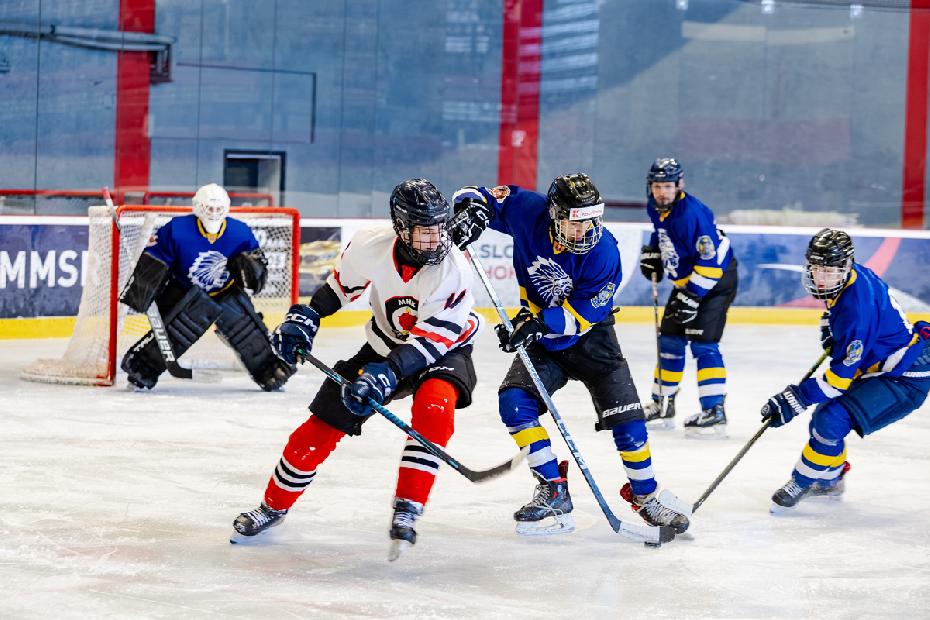 Dorastenci sa postavili jednému z lídrov. Herne vyrovnané stretnutie body neprinieslo