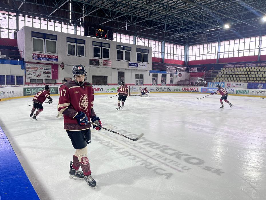 Juniori po pauze opäť v zápasovom kolotoči. Kvalitné výkony na ľade však neboli ocenené bodmi